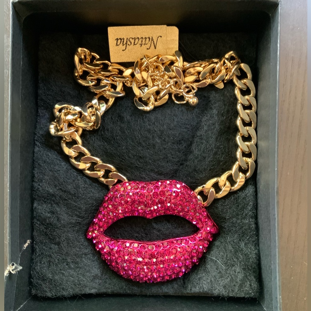 Glitzy crystallized lip necklace
